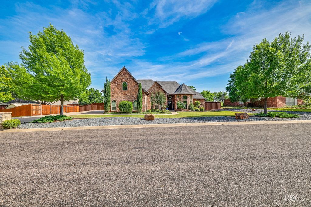 Image 2 of property listing at 6005 Kingsbridge Drive, San Angelo, TX 76901