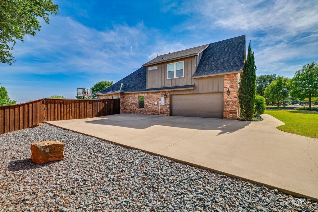 Image 6 of property listing at 6005 Kingsbridge Drive, San Angelo, TX 76901