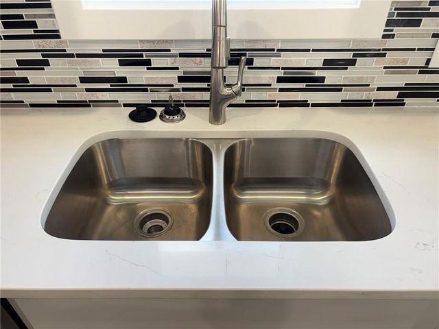 4909 S Creek Woods Drive, St Joseph, MO 64507