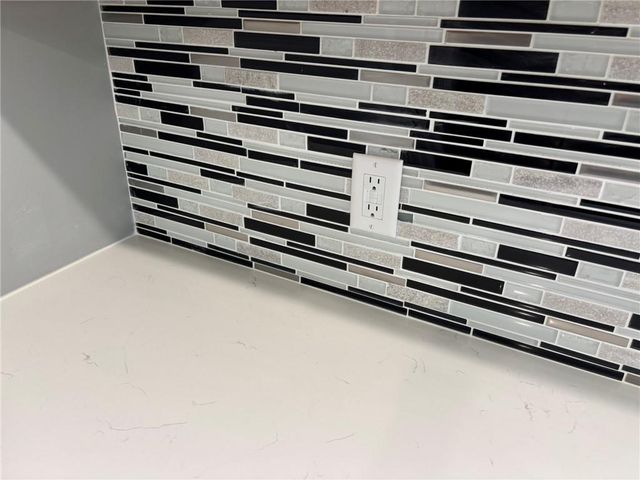 4909 S Creek Woods Drive, St Joseph, MO 64507