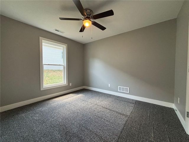 4909 S Creek Woods Drive, St Joseph, MO 64507