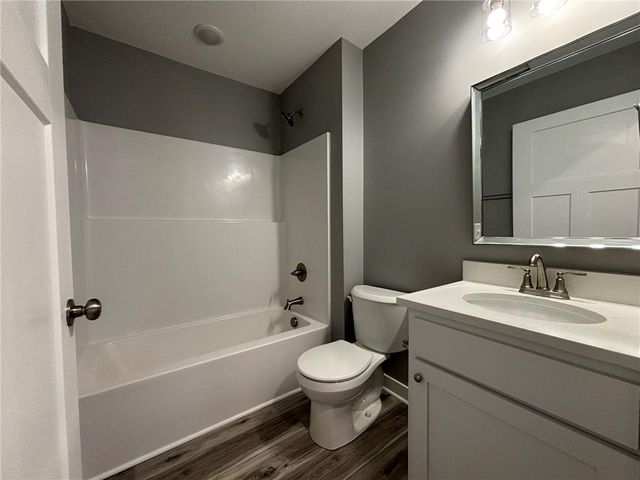 4909 S Creek Woods Drive, St Joseph, MO 64507