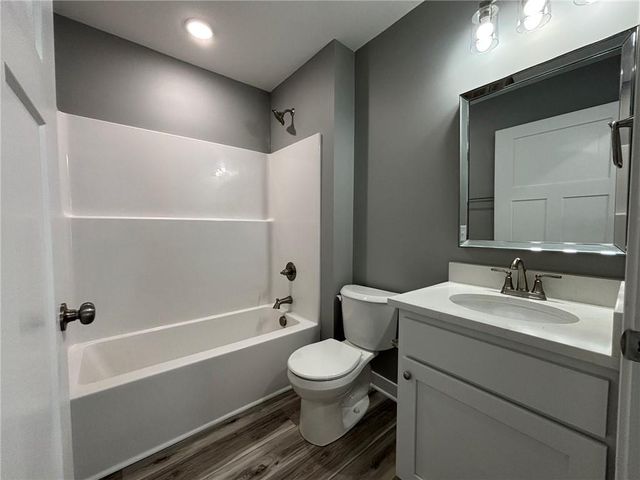 4909 S Creek Woods Drive, St Joseph, MO 64507