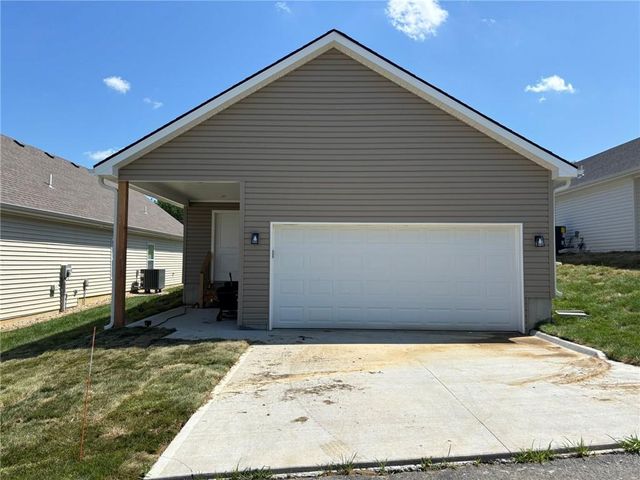 4909 S Creek Woods Drive, St Joseph, MO 64507