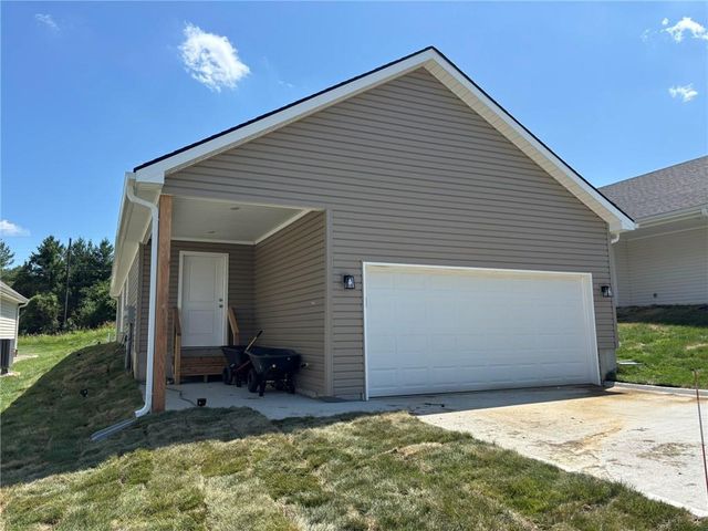 4909 S Creek Woods Drive, St Joseph, MO 64507