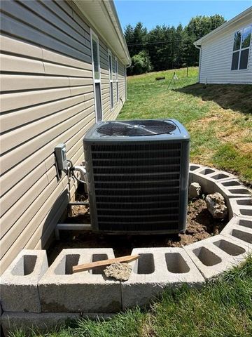 4909 S Creek Woods Drive, St Joseph, MO 64507