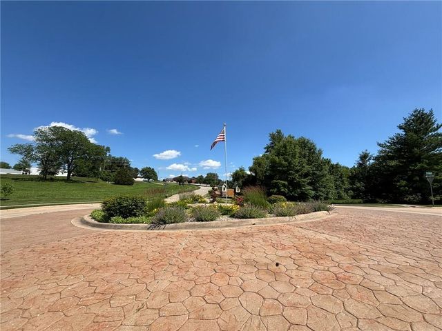 4909 S Creek Woods Drive, St Joseph, MO 64507