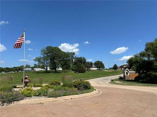 4909 S Creek Woods Drive, St Joseph, MO 64507