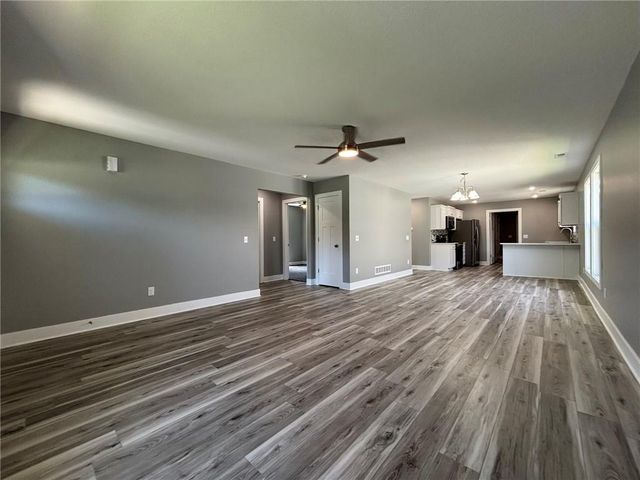 4909 S Creek Woods Drive, St Joseph, MO 64507