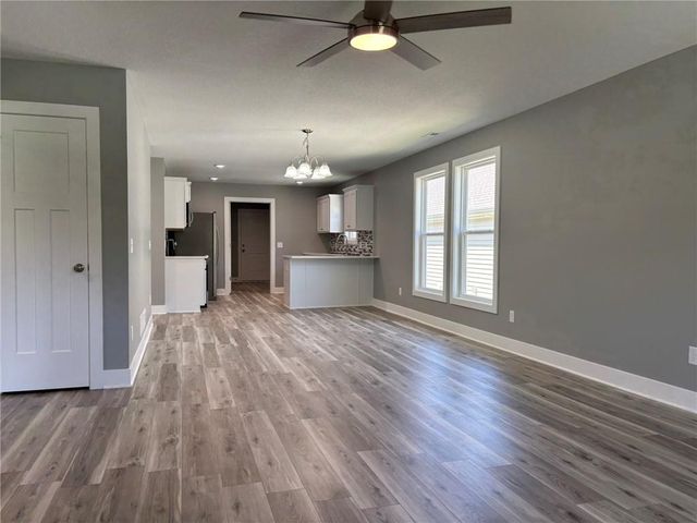 4909 S Creek Woods Drive, St Joseph, MO 64507