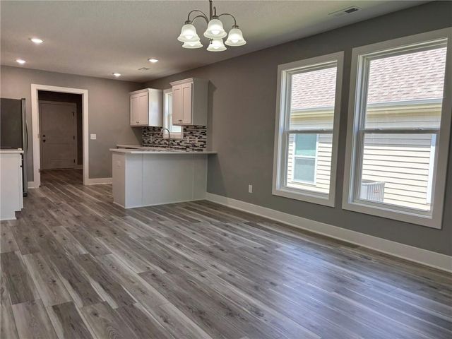 4909 S Creek Woods Drive, St Joseph, MO 64507