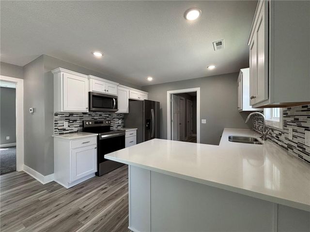 4909 S Creek Woods Drive, St Joseph, MO 64507