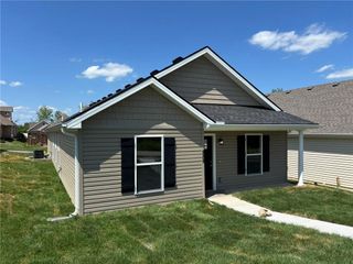 4909 S Creek Woods Drive, St Joseph, MO 64507
