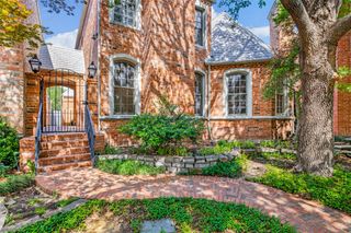 7861 Caruth Court, Dallas, TX 75225