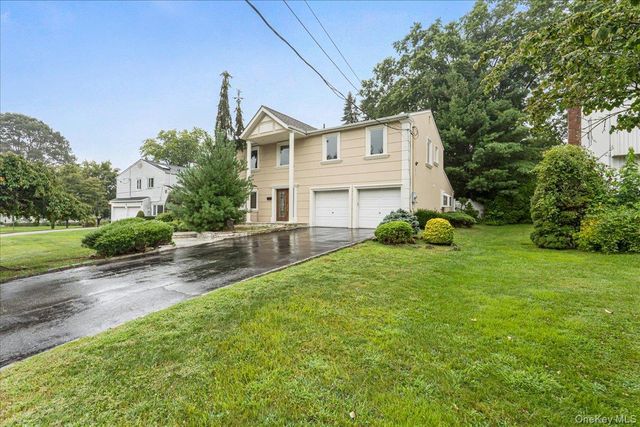 418 Old Courthouse Rd, Manhasset Hills, NY 11040