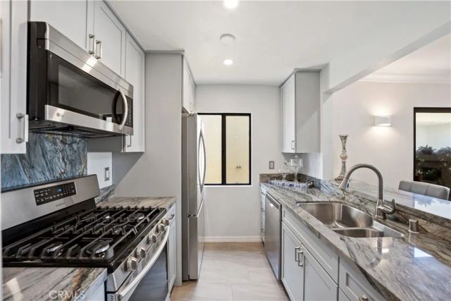 833 Ocean Avenue 304, Santa Monica, CA 90403