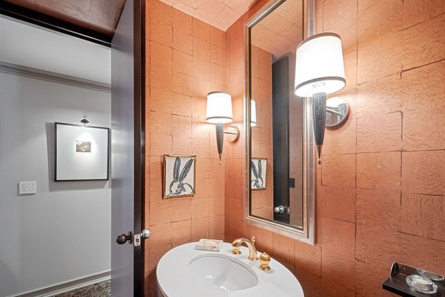 1410 N State Parkway 22B, Chicago, IL 60610