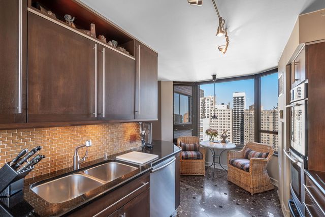 1410 N State Parkway 22B, Chicago, IL 60610