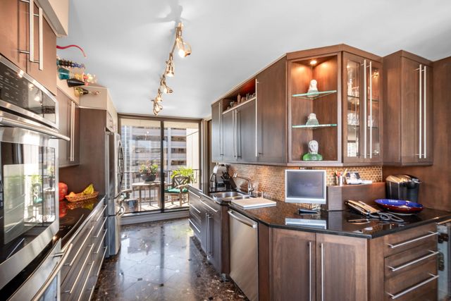 1410 N State Parkway 22B, Chicago, IL 60610