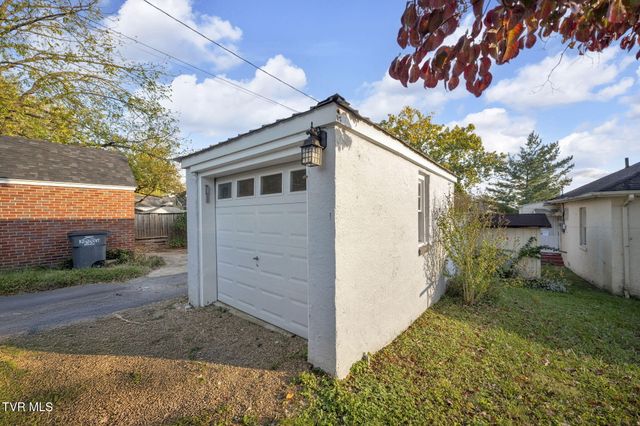 513 Granada Pvt Court, Kingsport, TN 37660