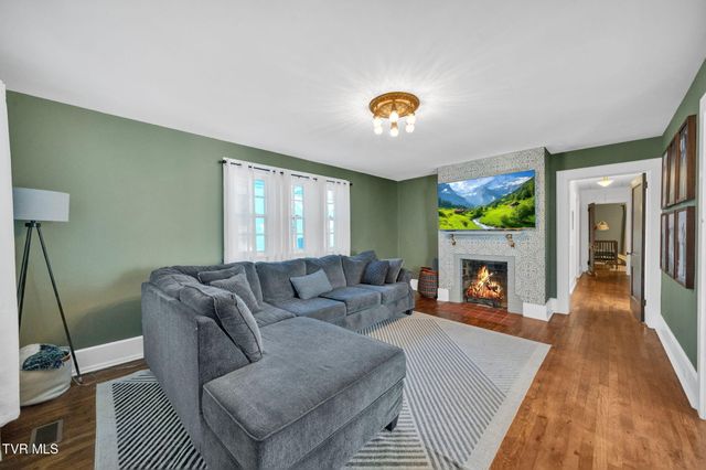 513 Granada Pvt Court, Kingsport, TN 37660