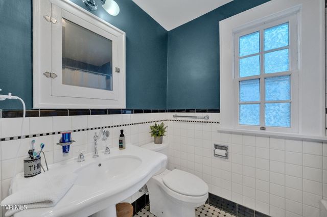 513 Granada Pvt Court, Kingsport, TN 37660