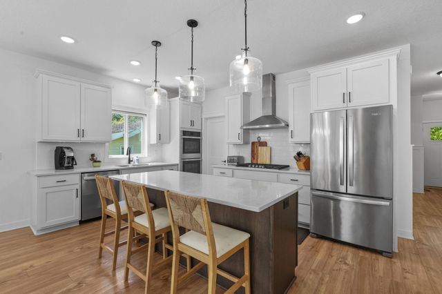 15 Harrison Avenue S, Hopkins, MN 55343