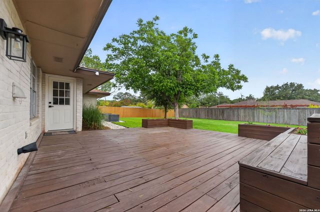 406 DALECREST DR, Windcrest, TX 78239