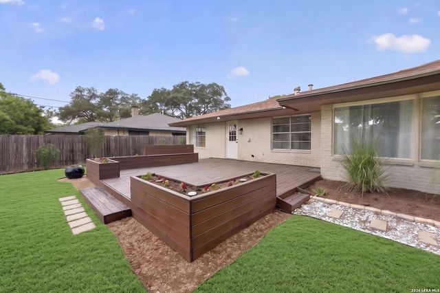 406 DALECREST DR, Windcrest, TX 78239