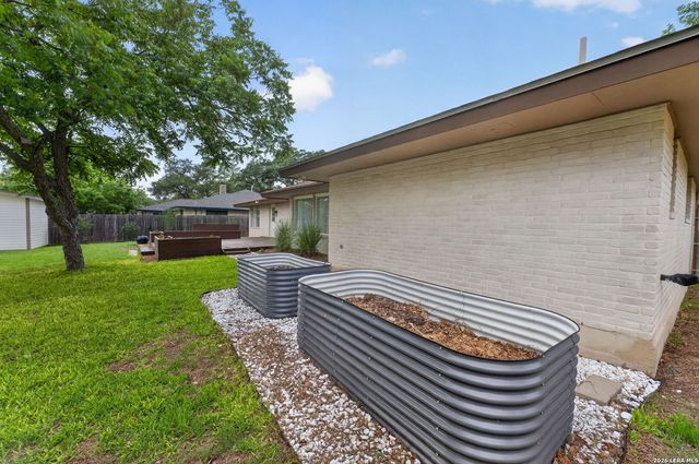 406 DALECREST DR, Windcrest, TX 78239