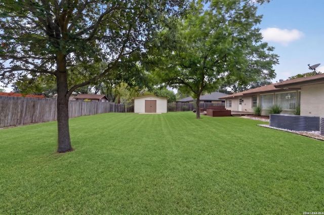 406 DALECREST DR, Windcrest, TX 78239