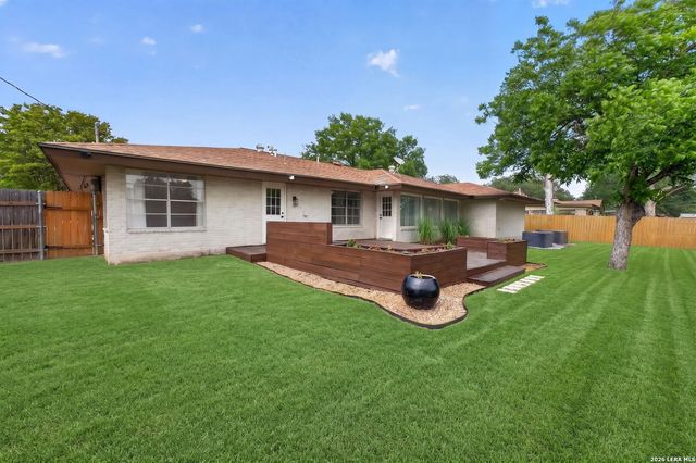 406 DALECREST DR, Windcrest, TX 78239