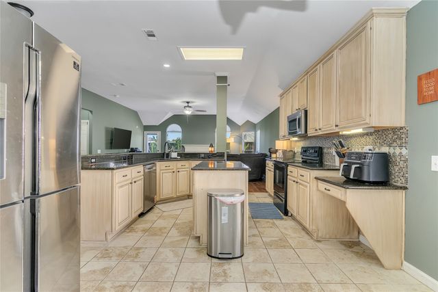 2536 Briarcrest Drive, Burleson, TX 76028