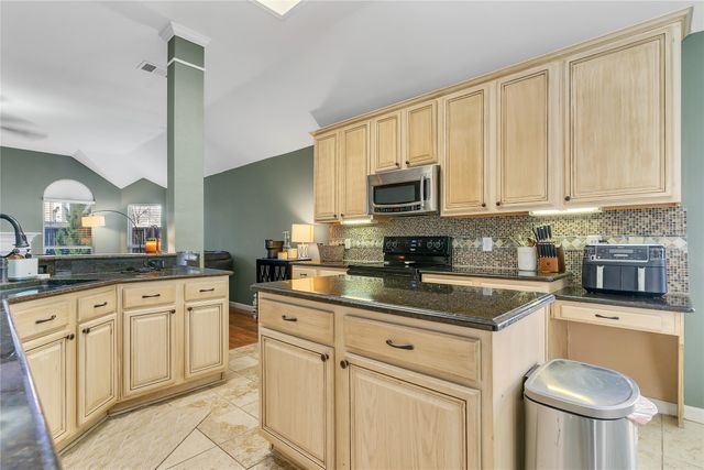 2536 Briarcrest Drive, Burleson, TX 76028