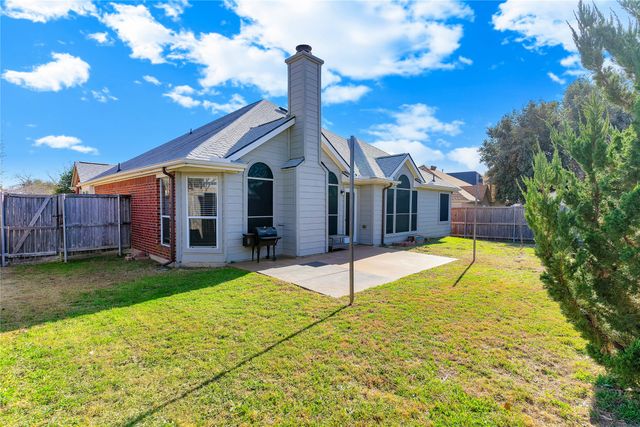 2536 Briarcrest Drive, Burleson, TX 76028
