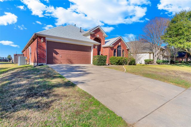 2536 Briarcrest Drive, Burleson, TX 76028