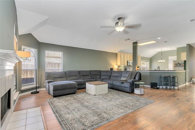 2536 Briarcrest Drive, Burleson, TX 76028