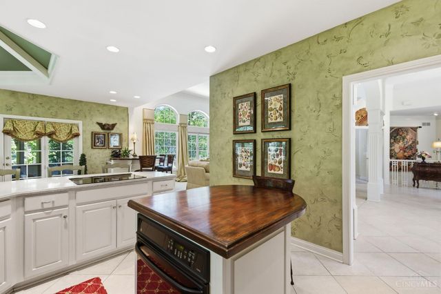 11 Camargo Canyon Drive, Madeira, OH 45243