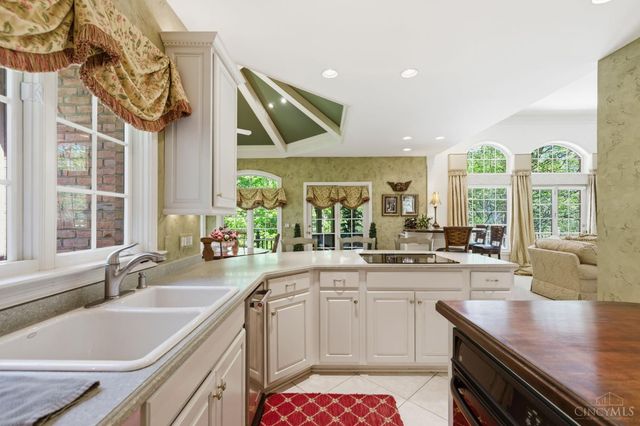 11 Camargo Canyon Drive, Madeira, OH 45243