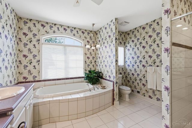 11 Camargo Canyon Drive, Madeira, OH 45243