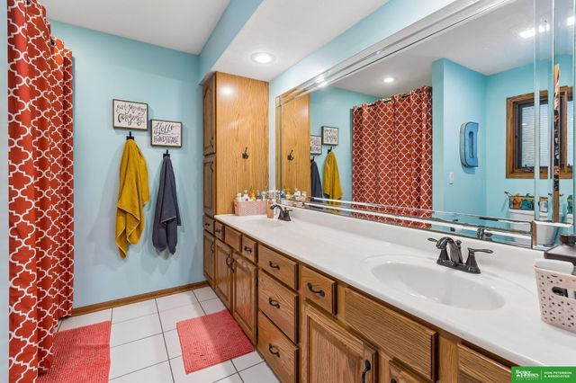 2711 Eagle Drive, Fremont, NE 68025