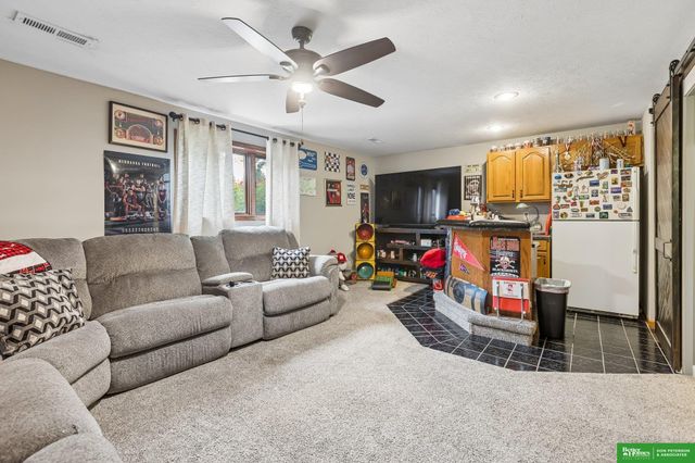2711 Eagle Drive, Fremont, NE 68025