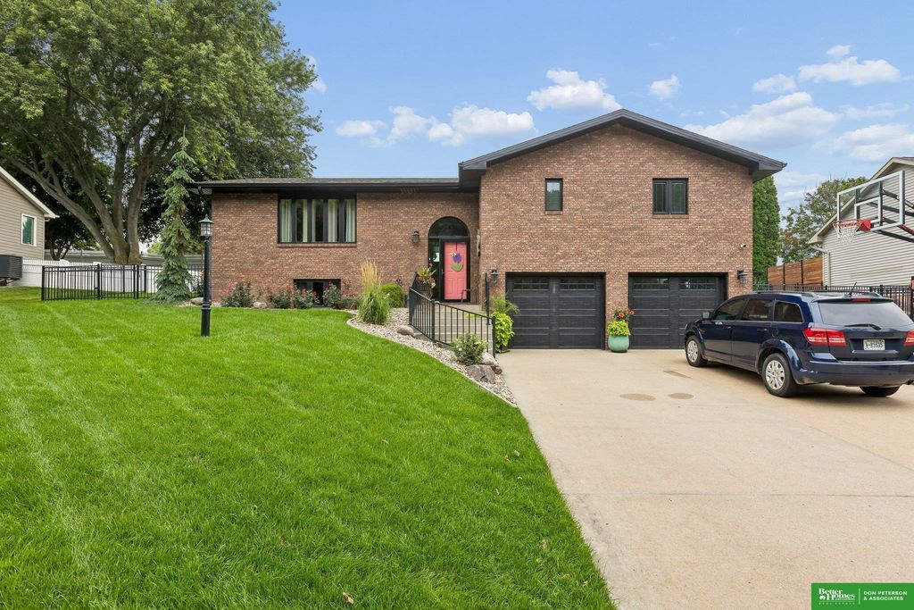 2711 Eagle Drive, Fremont, NE 68025