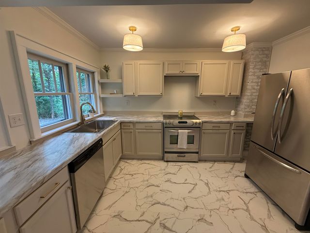255 WOODLAWN PL, Selmer, TN 38375