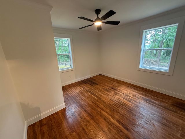 255 WOODLAWN PL, Selmer, TN 38375