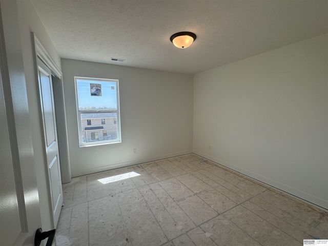 21433 Y Street, Elkhorn, NE 68022