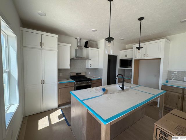 21433 Y Street, Elkhorn, NE 68022