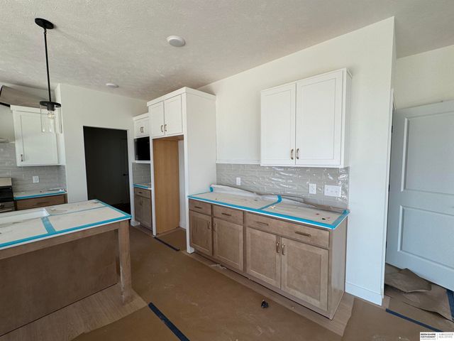 21433 Y Street, Elkhorn, NE 68022
