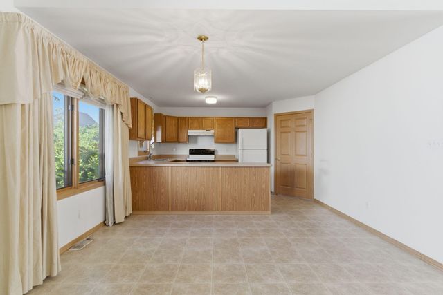 903 Hampton Court, Valparaiso, IN 46383