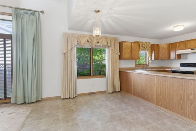 903 Hampton Court, Valparaiso, IN 46383